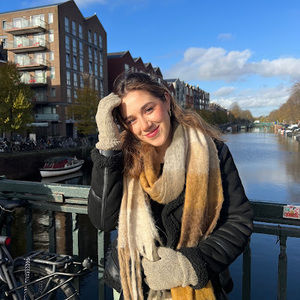 Meet your Posher, Ana barbara